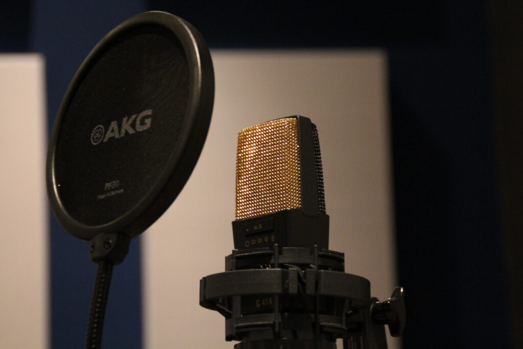 AKG C414